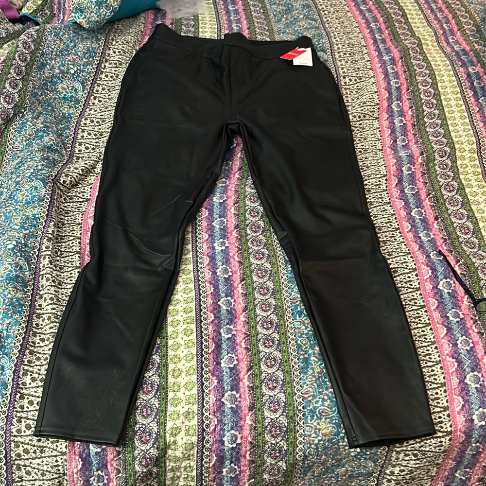 NWT Spanx skinny ankle pants 1X tall luxe black faux leather. $128 retail.